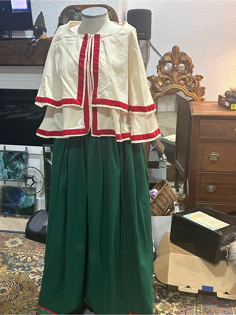 Classic Christmas caroler Two-Tone Women's Skirt Set in Green and Cream